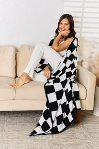 Cuddley Checkered Decorative Throw Blanket**