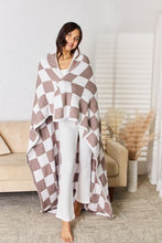 Cuddley Checkered Decorative Throw Blanket**