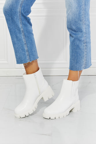 MMShoes What It Takes Lug Sole Chelsea Boots in White**