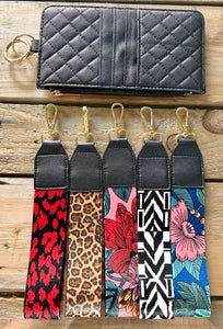 Quilted Wallet With Printed Wristlet